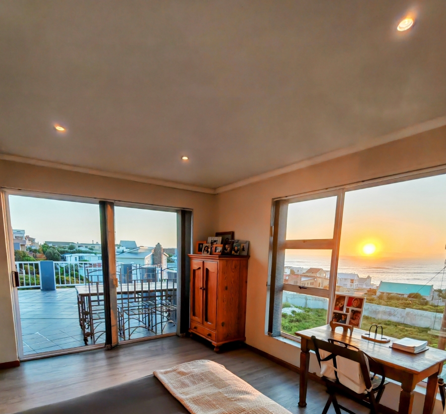4 Bedroom Property for Sale in De Kelders Western Cape